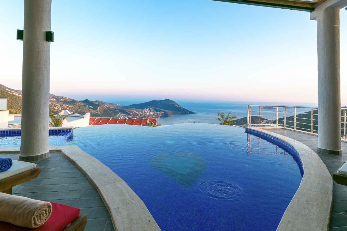 Villa Stone & Heart 2
