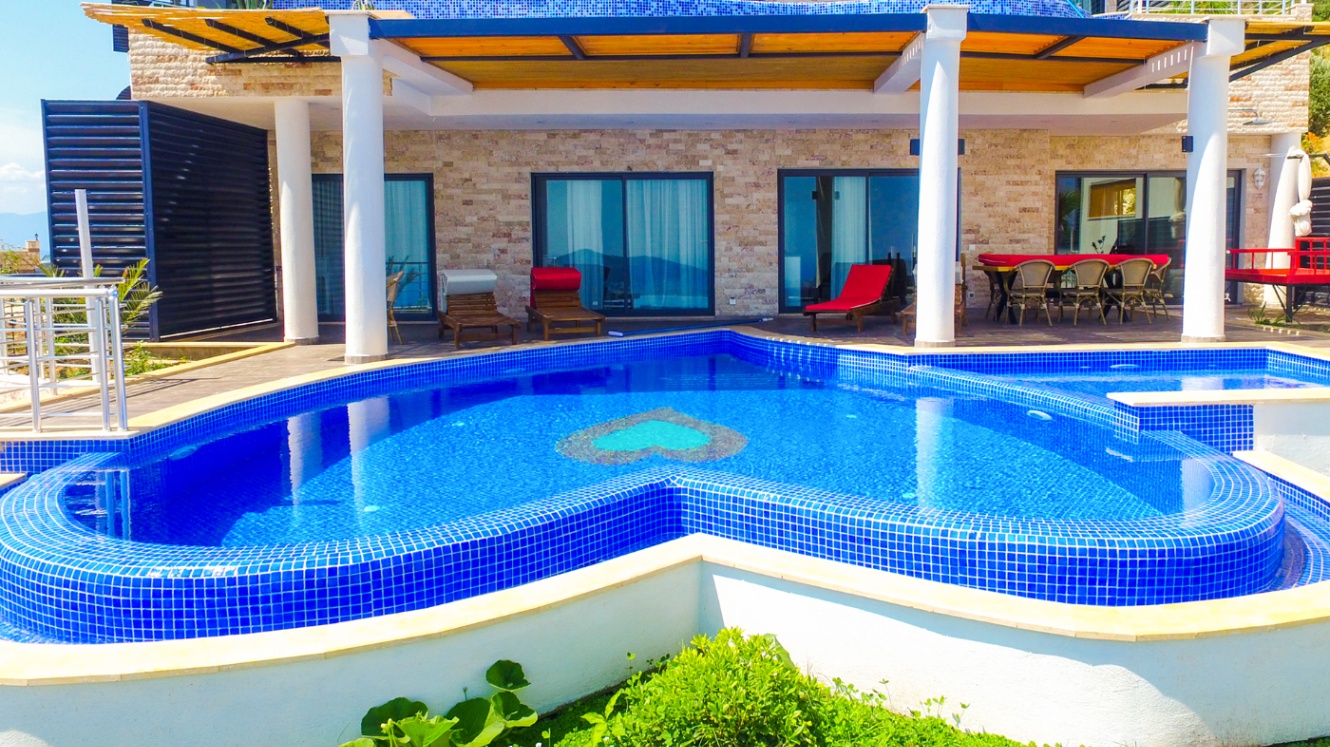 Villa Stone & Heart 1