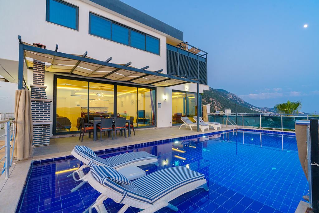 Villa Twins 1